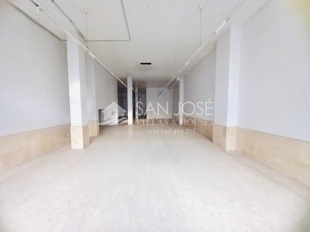VENTA DE AMPLIO LOCAL COMERCIAL EN EL BARRIO DEL PROGRESO, MURCIA