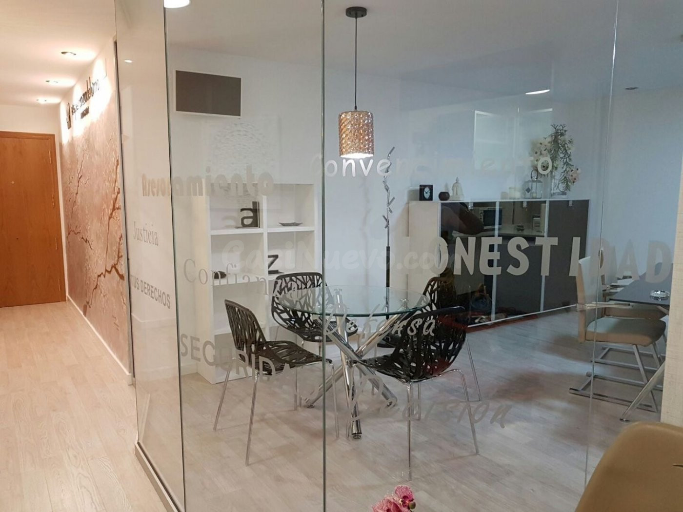 FANTASTICA OFICINA CENTRICA RECIEN REFORMA, MUY LUMINOSA Y TOTALMENTE EQUIPADA EN ELCHE