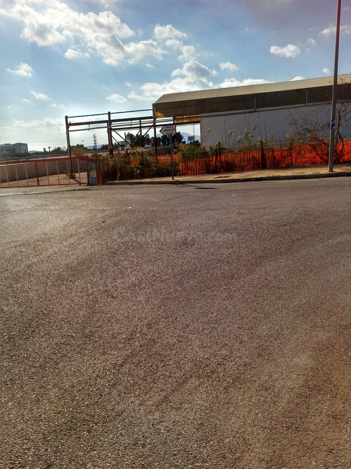 SE VENDE TERRENO CON NAVE , 15000 METROS TERRENO , BUENA ZONA