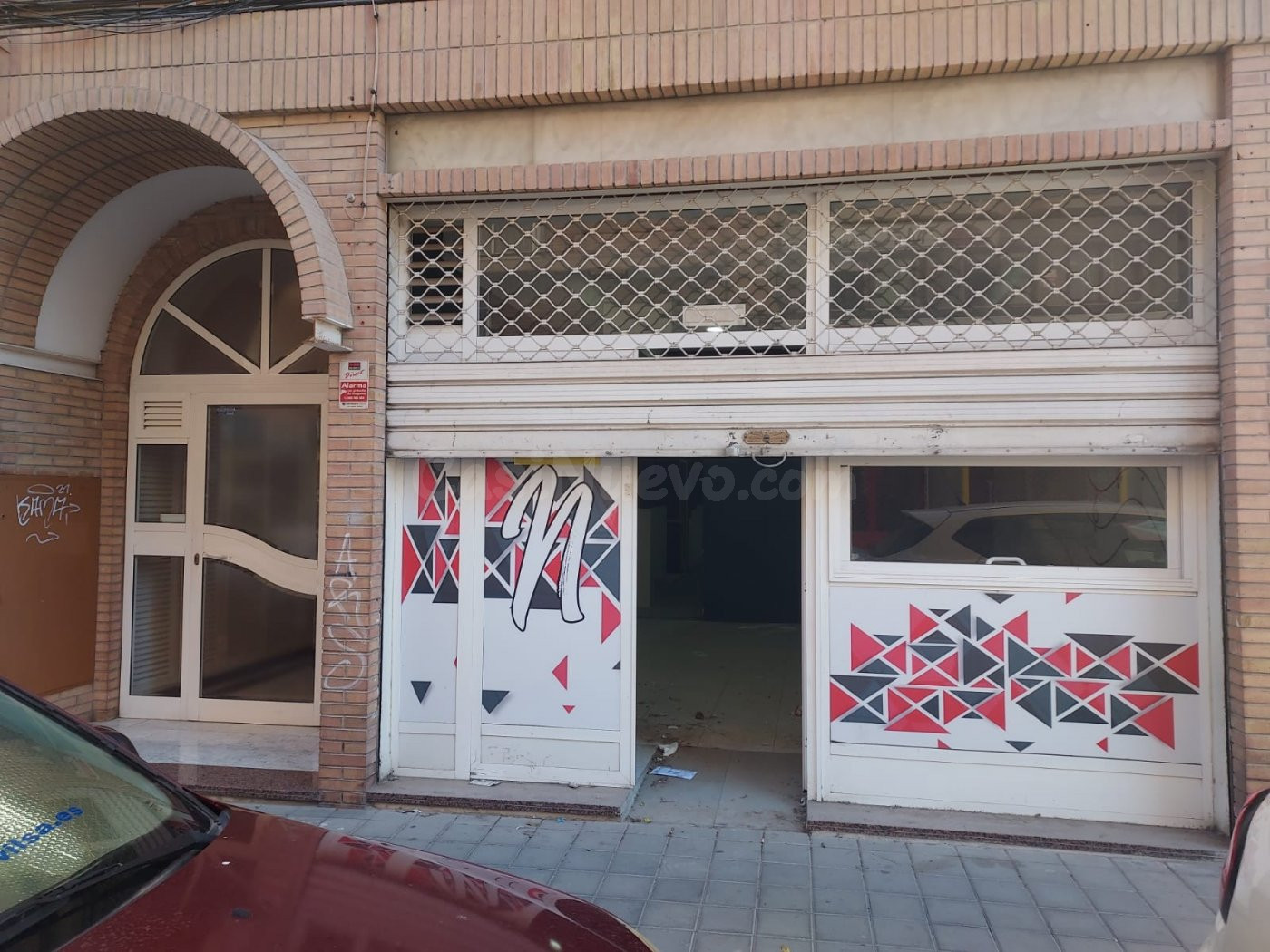 SE VENDE LOCAL EN MUY BUENA ZONA ,A 5 MINUTOS DEL CENTRO REF