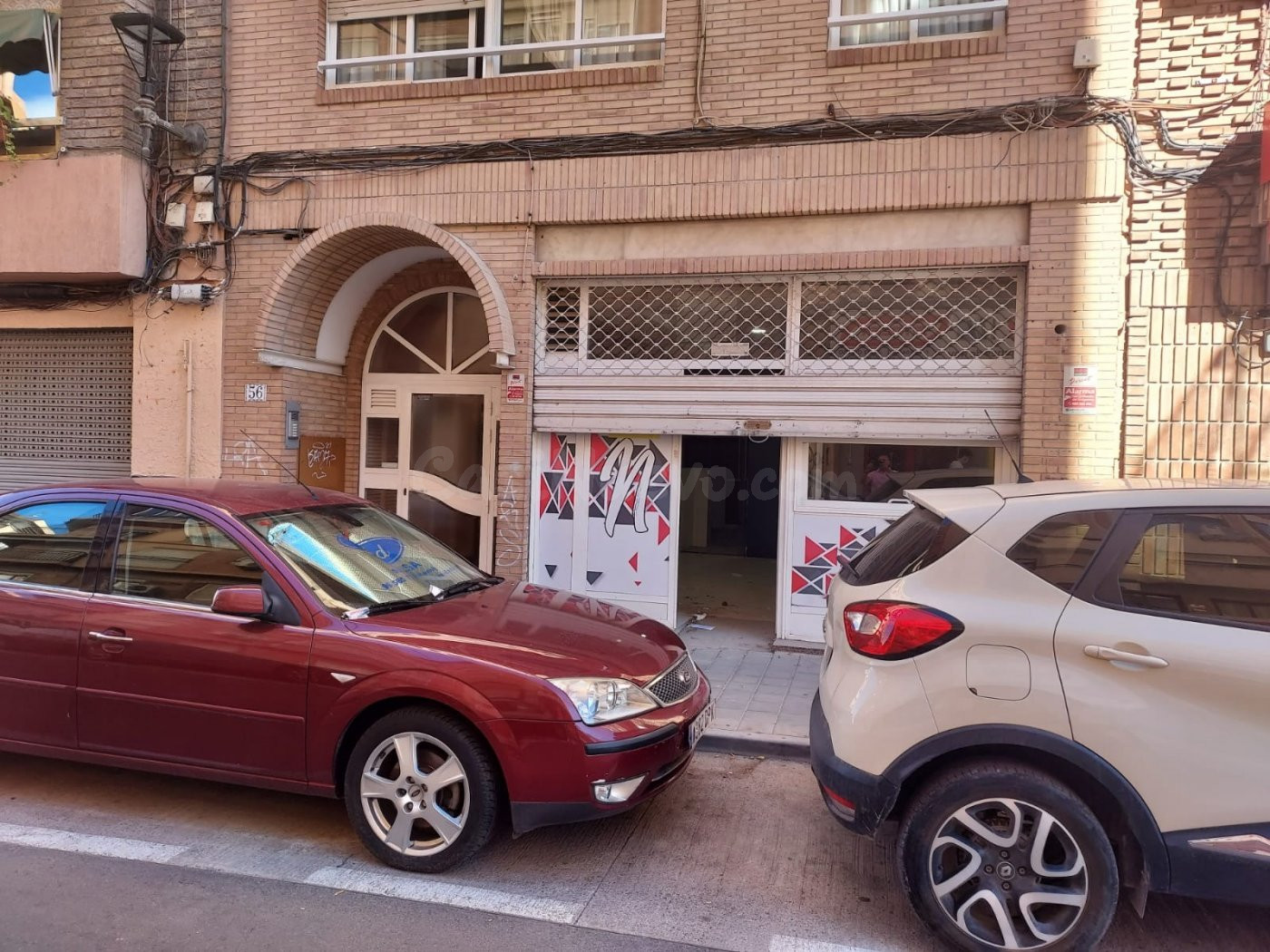 SE VENDE LOCAL EN MUY BUENA ZONA ,A 5 MINUTOS DEL CENTRO REF - foto 2