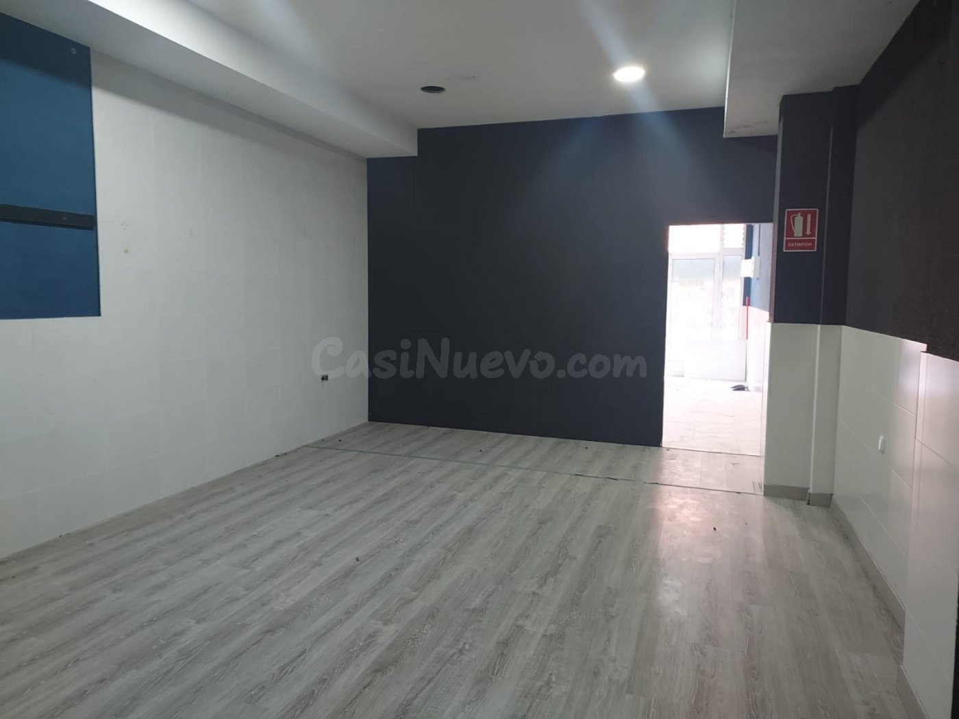 SE VENDE LOCAL EN MUY BUENA ZONA ,A 5 MINUTOS DEL CENTRO REF - foto 4