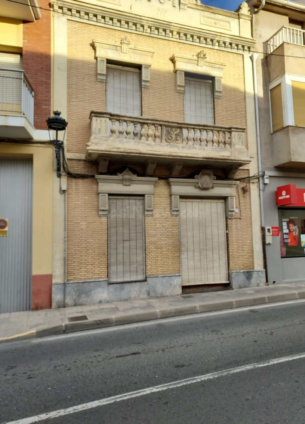 SE VENDE CASA UNICA, CON DOBLE CASA Y PATIO , EN EL CENTRO DEL PUEBLO ,PRA ENTRAR A VIVIR