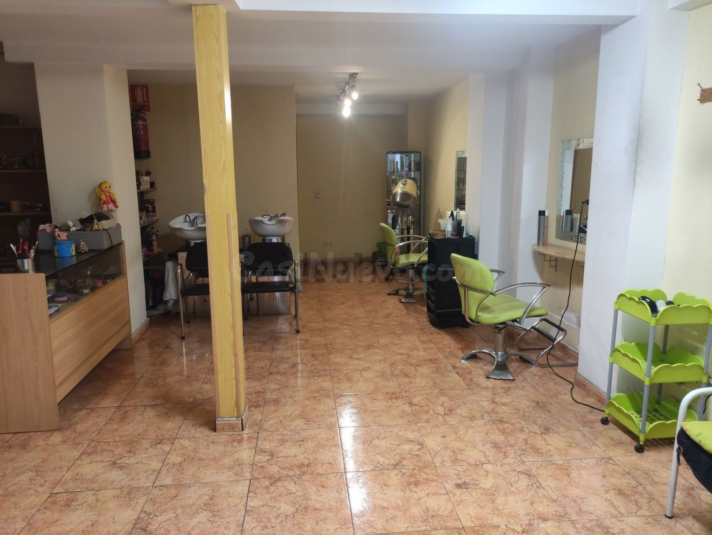 SE ALQUILA LOCAL PELUQUERIA , FRENTE HOSPITAL, LISTO PARA EMPEZAR