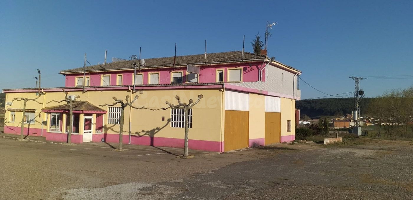 SE VENDE HOSTAL-RESTAURANTE-CLUB EN NOGALES DE PISUERGA. MIL - foto 3