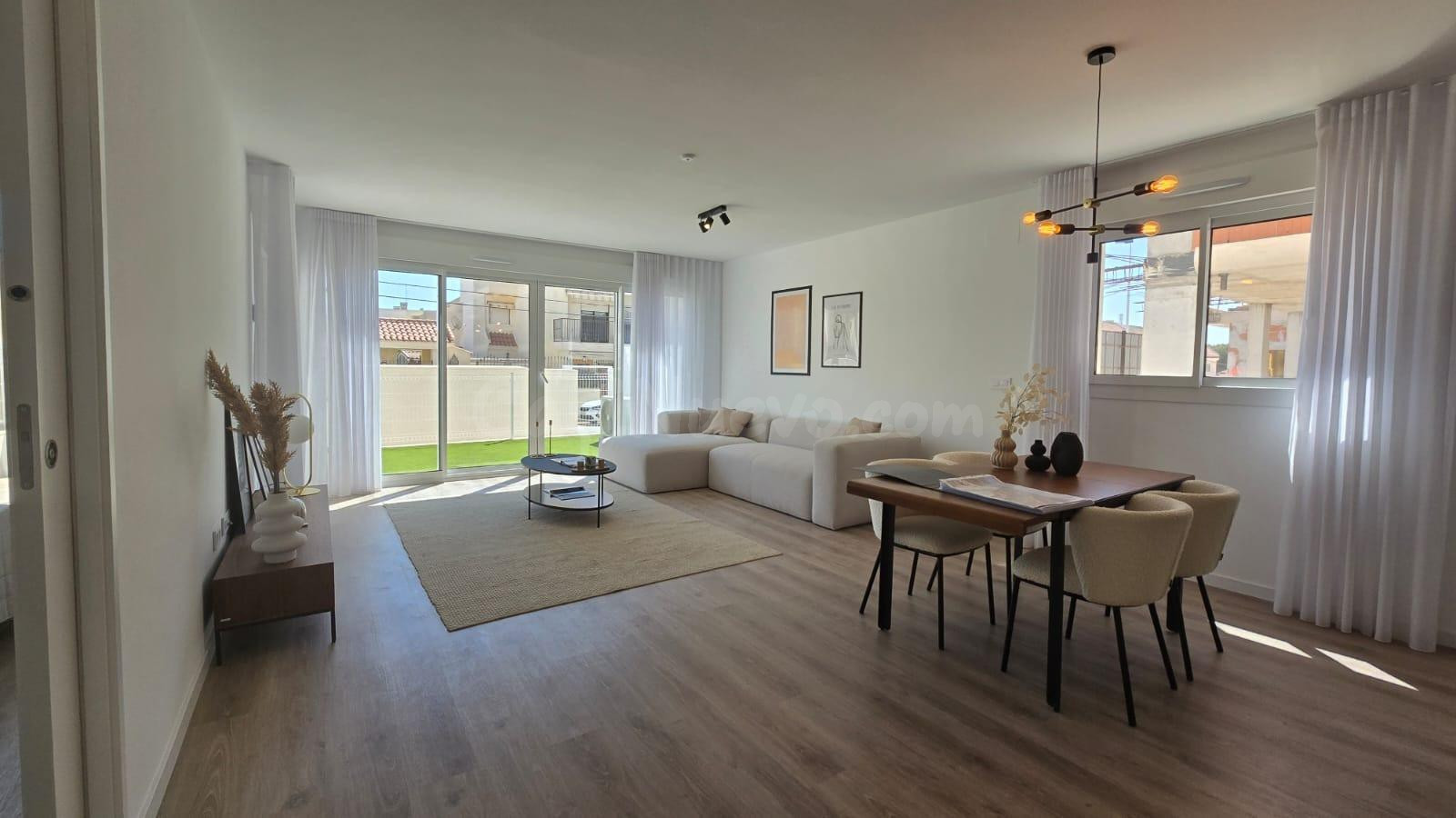 BUNGALOW CON SOTANO Y PISCINA, MAS 120 M2 de TERRAZA