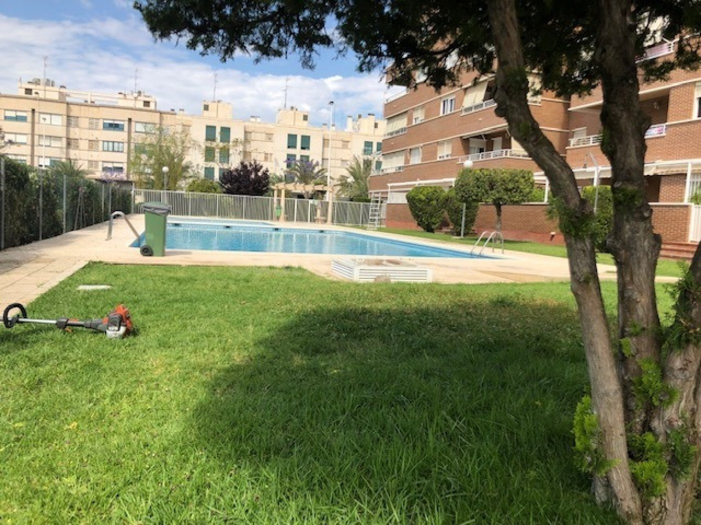 PLAZA DE GARAJE CON TRASTERO DE UNOS 10 metros