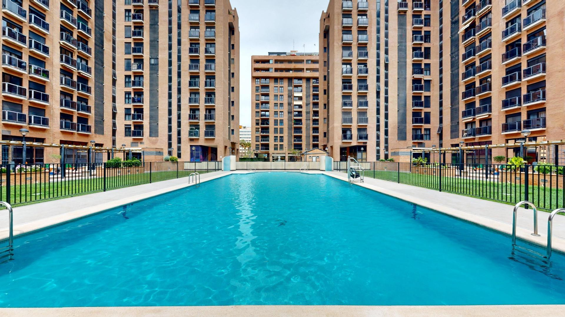 Piso sin amueblar, con electrodomésticos,  dos habitaciones, con piscina!! en la Ciudad de las Ciencias