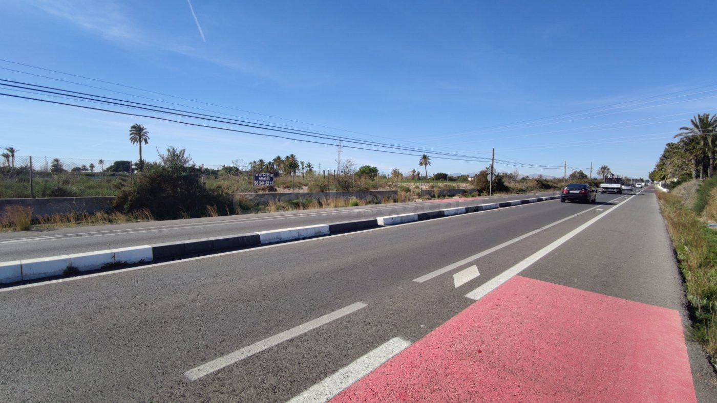 SE VENDE PARCELA DE 7.000 M2, FACHADA A LA CRTA DE SANTA POLA.
