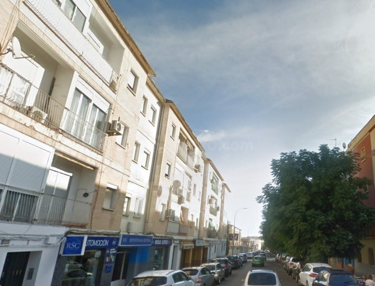 Local comercial en venta en Alcalá de Henares – 60 m² con escaparate