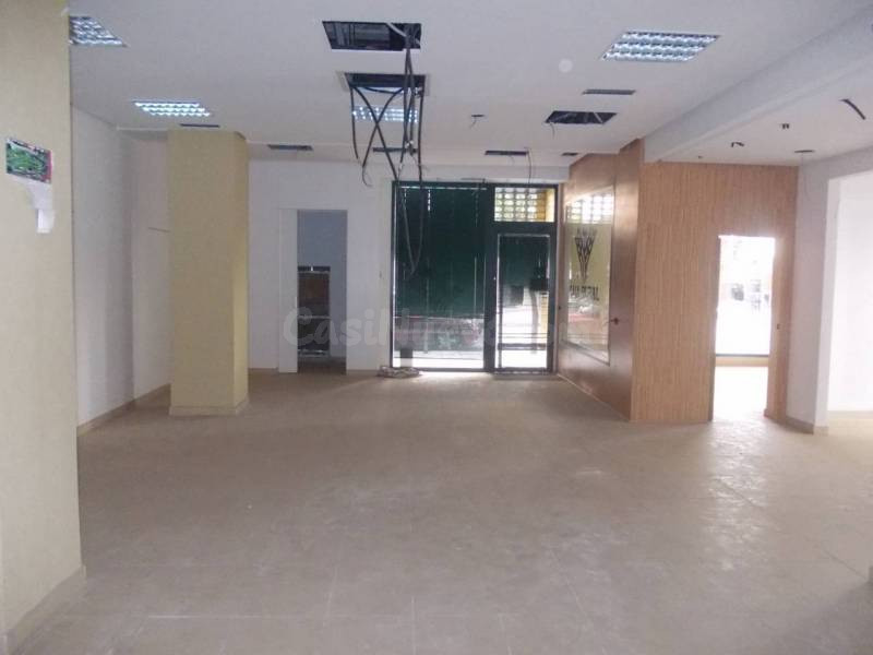 Amplio local comercial en alquiler en Alcalá de Henares – 330 m²
