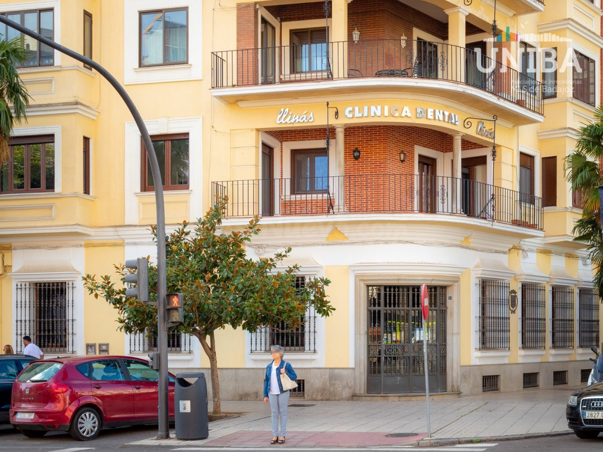 EMBLEMÁTICO LOCAL COMERCIAL EN PLENO CENTRO DE BADAJOZ