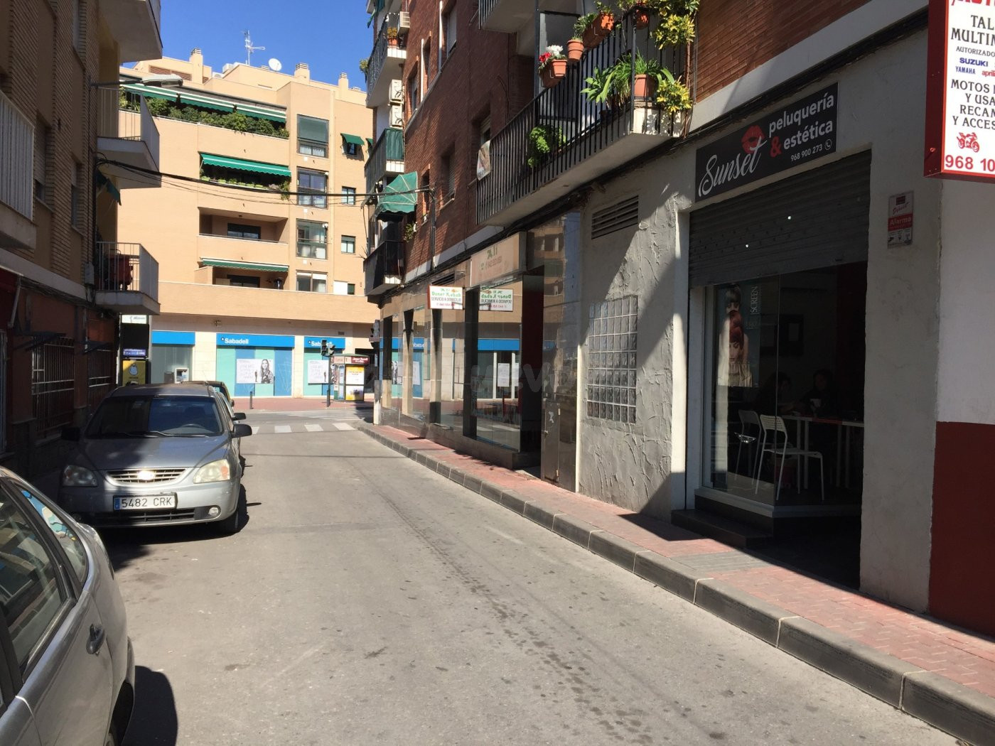 Local Comercial de 90 m2 en Santo, cerca del Mercadona