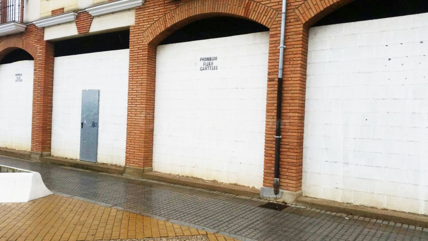 SE ALQUILA LOCAL EN BRUTO A MUY BUEN PRECIO