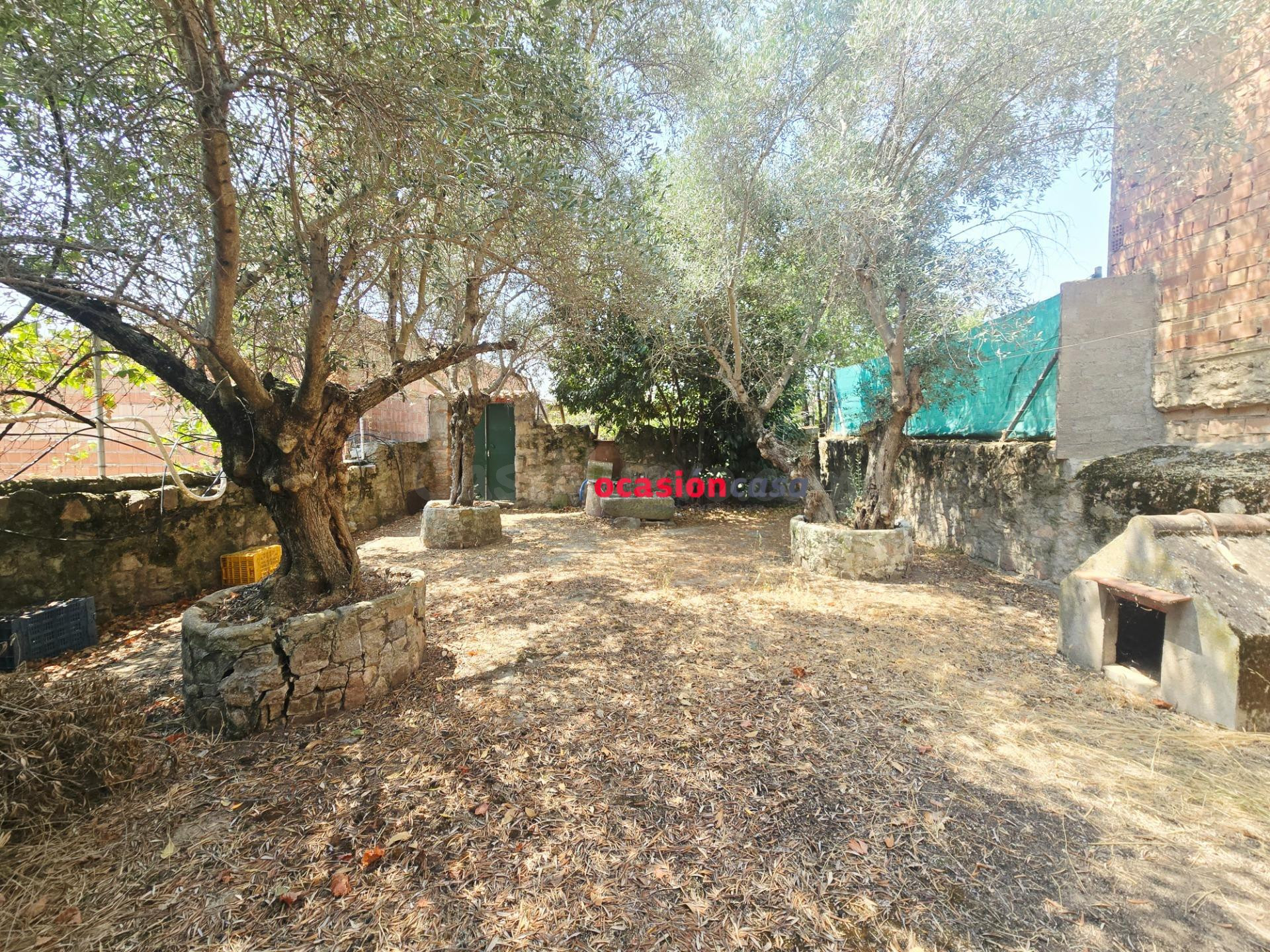 CASA CON GRAN PATIO EN VENTA EN PEDROCHE