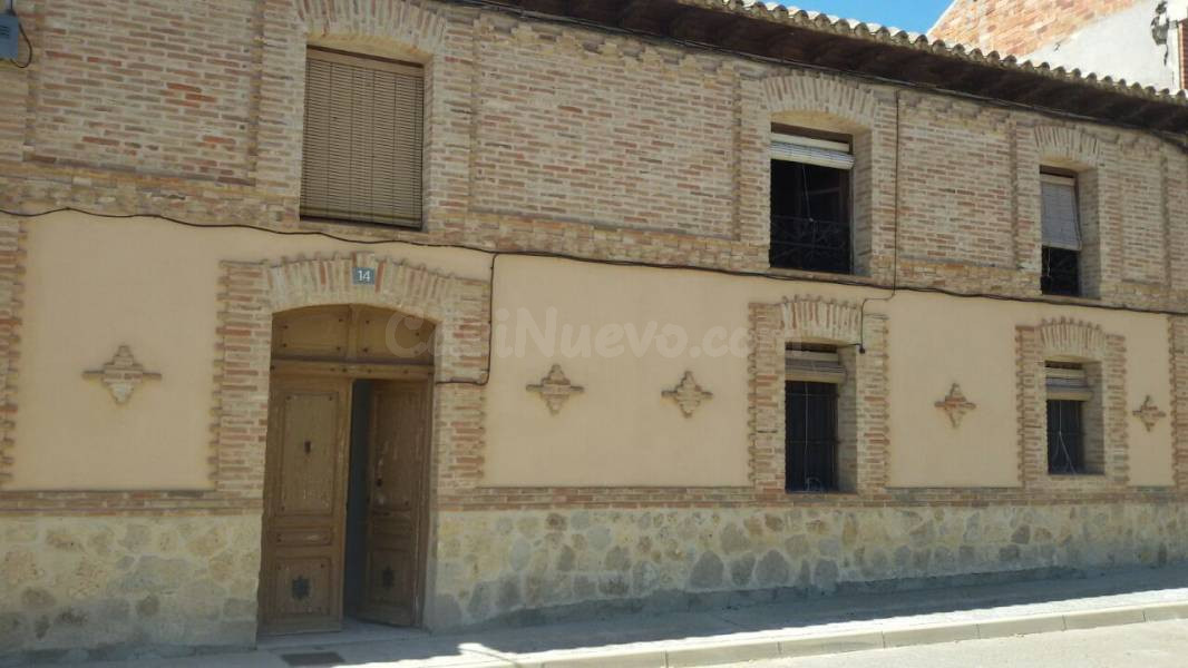 CASA DE PUEBLO EN TORREMORMOJÓN (PALENCIA) EN EL MISMO CENTR