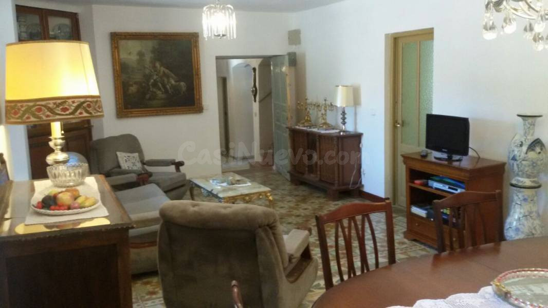 CASA DE PUEBLO EN TORREMORMOJÓN (PALENCIA) EN EL MISMO CENTR - foto 4