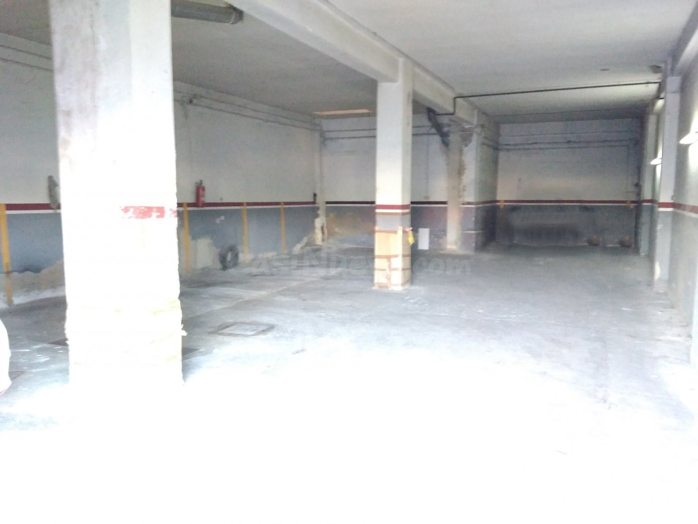 Planta baja de 218 m2 para Garaje o almacen.
