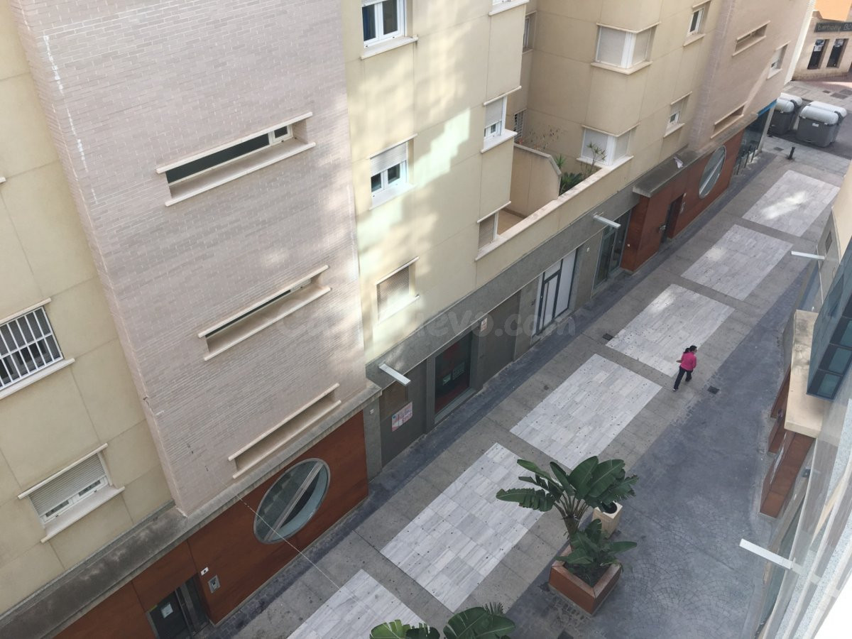 OFICINA EN ALQUILER EN EL CENTRO DE EJIDO - foto 4