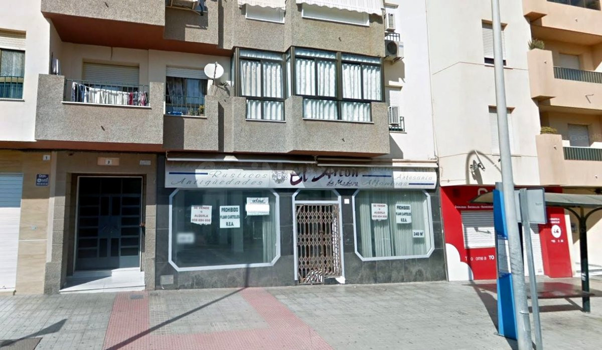 Local comercial en venta y alquiler en El Ejido con 1 baño Local comercial centro-ejido