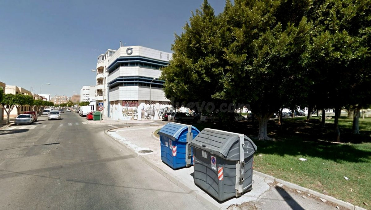 Amplio local comercial en El Ejido, zona norte – 371 m²