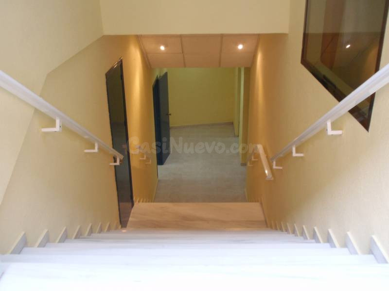 LOCAL 290 m2 EN DOS PLANTAS CON AULAS ,DESPACHOS Y ASEOS