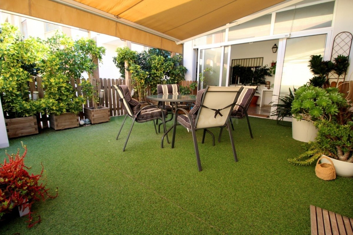 IMPRESIONANTE VIVIENDA SOBRE LOCAL COMERCIAL DIVIDIDO EN DOS NEGOCIOS
