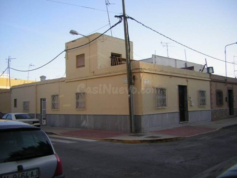 Casa en venta en El Ejido con 8 hab. y 1 baño Casa santo-domingo