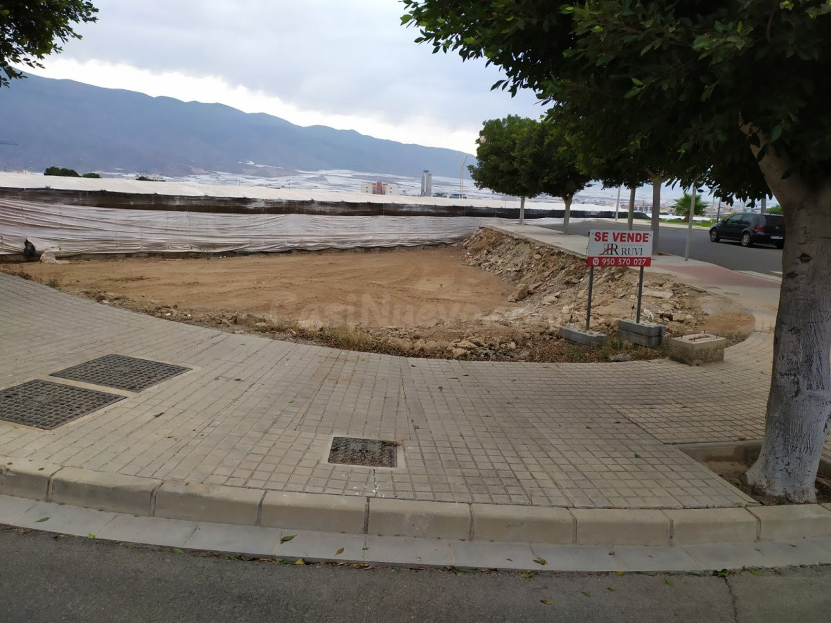 SOLAR URBANO.- EDIFICACIÓN ADOSADOS
