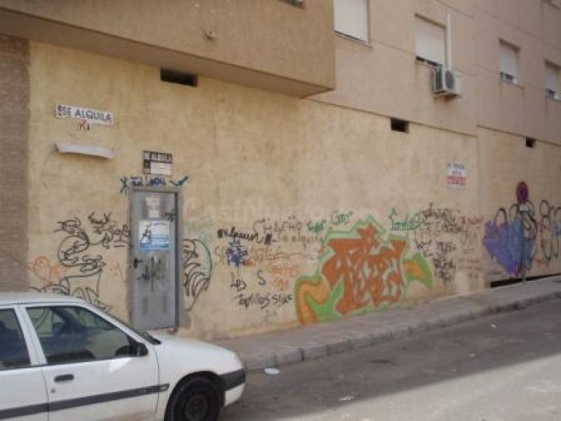 LOCAL EN PLANTA BAJA. EN BASTO. CERCA DEL PABELLON DE DEPORT