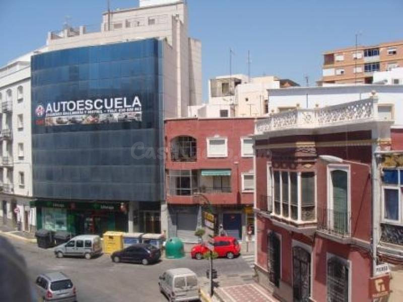 PISO EN ADRA