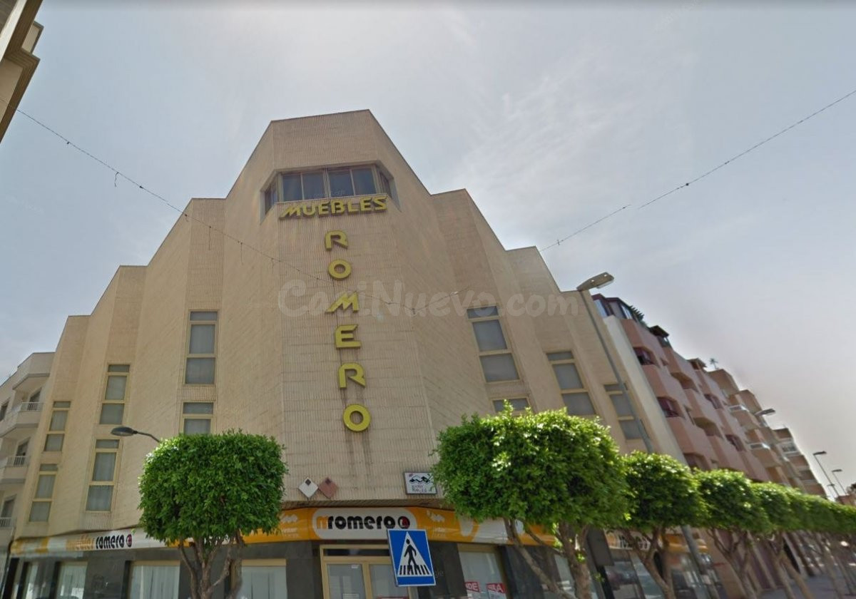 EDIFICIO COMERCIAL HACIENDO ESQUINA DISTRIBUIDO EN PLANTA SÓTANO, BAJA, PRIMERA, SEGUNDA Y TERCERA