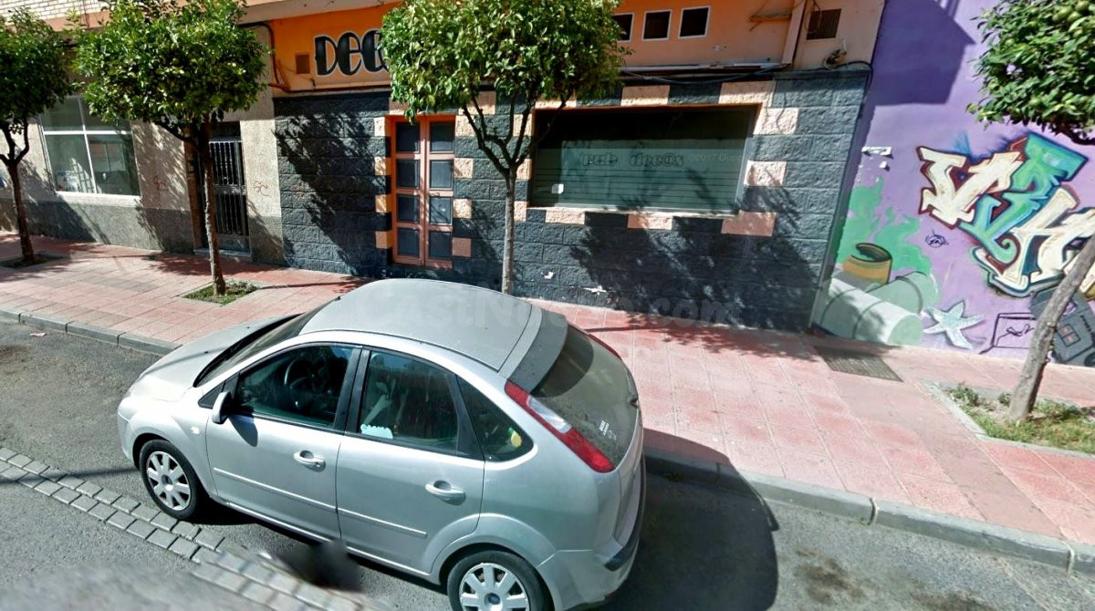 LOCAL COMERCIAL CÉNTRICO PARA REFORMAR -- IDEAL COMO INVERSIÓN