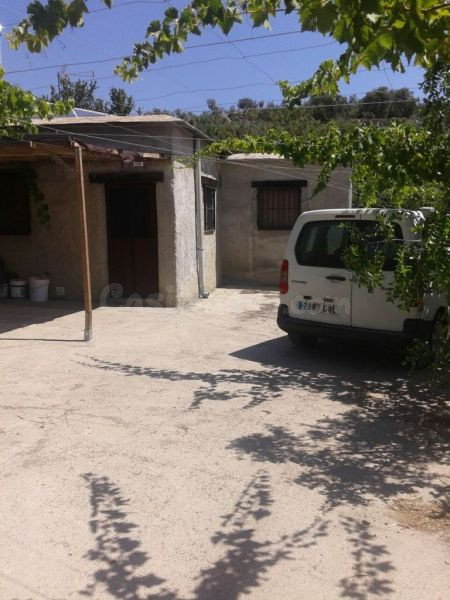 TERRENO CON CORTIJO EN VALOR