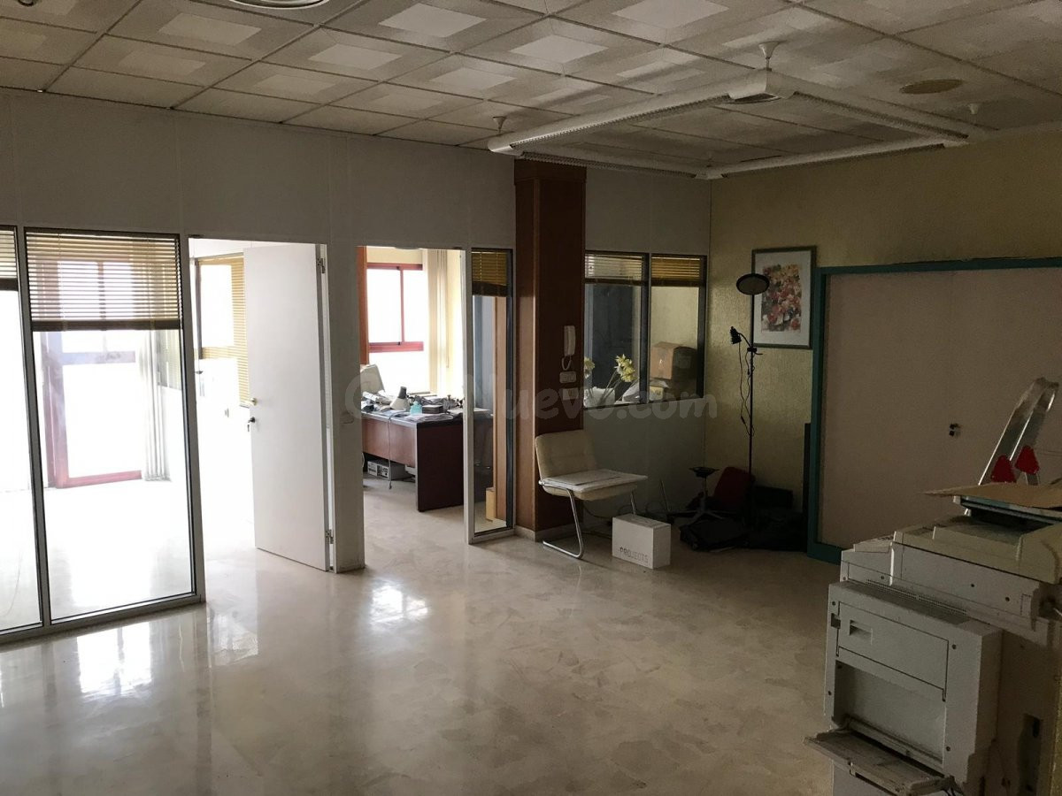 ¡¡¡¡¡TU OFICINA LISTA PARA EMPEZAR A TRABAJAR !!!! EN PLENO CENTRO+CON MOBILIARIO+ LUZ NATURAL