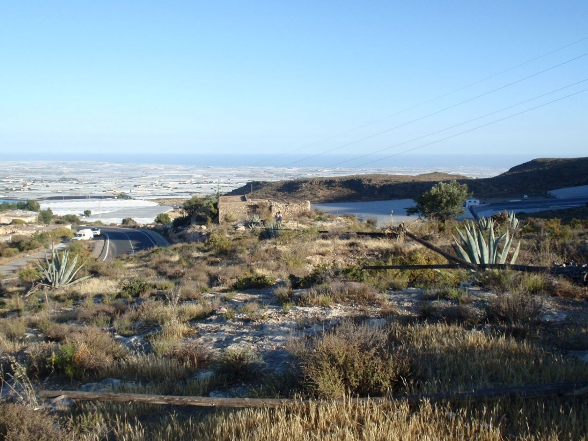 Pintoresco terreno con cortijos a rehabilitar. Desde 6400 m2 - foto 4