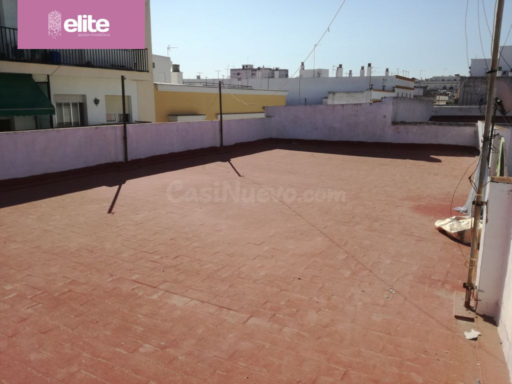 MAGNIFICA CASA CON GARAJE EN EL CENTRO DE JEREZ