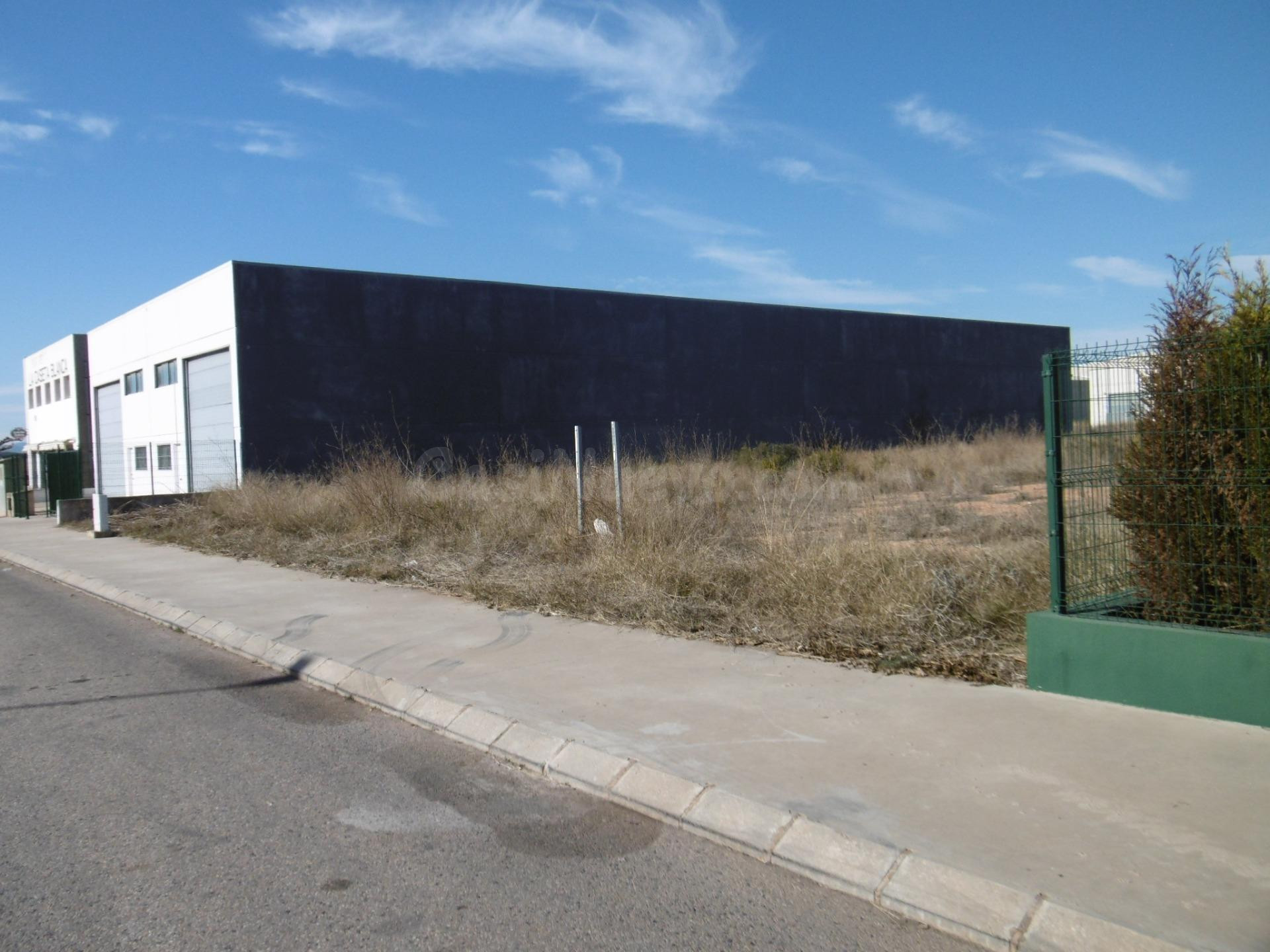 SOLAR INDUSTRIAL ECONOMICO EN VENTA VALL D'ALBA
