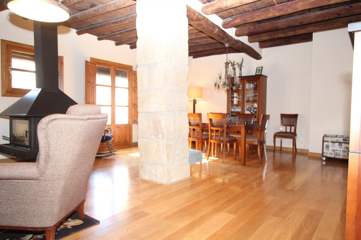 EXCLUSIVA VIVIENDA EN UNCASTILLO - foto 2
