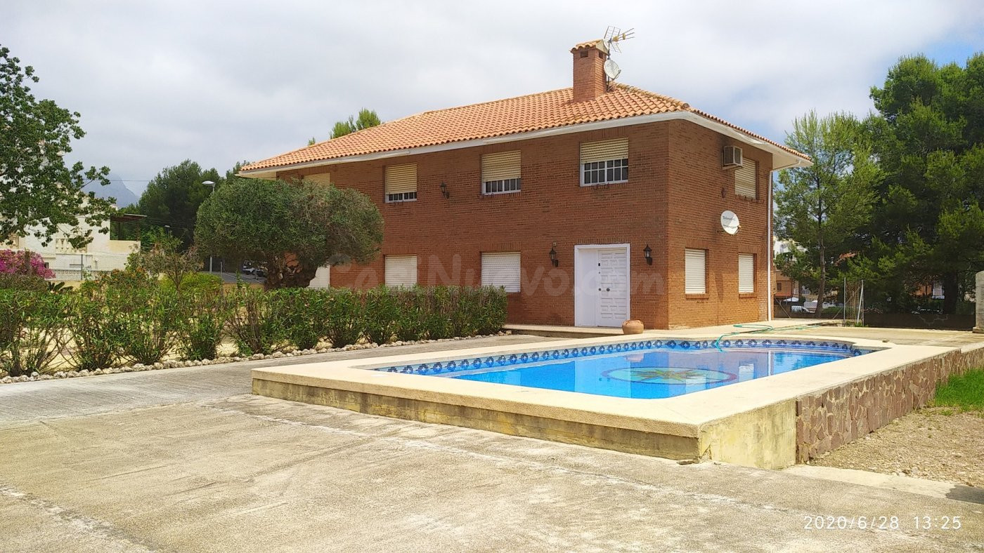 CHALET INDEPENDIENTE EN LA NUCIA GRAN PARCELA