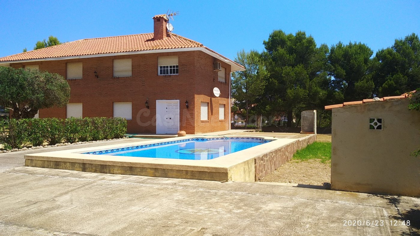 CHALET INDEPENDIENTE EN LA NUCIA GRAN PARCELA - foto 2