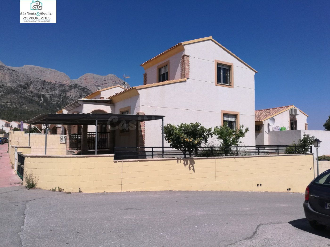 MAGNIFICO CHALET INDEPENDIENTE CON APARTAMENTO .