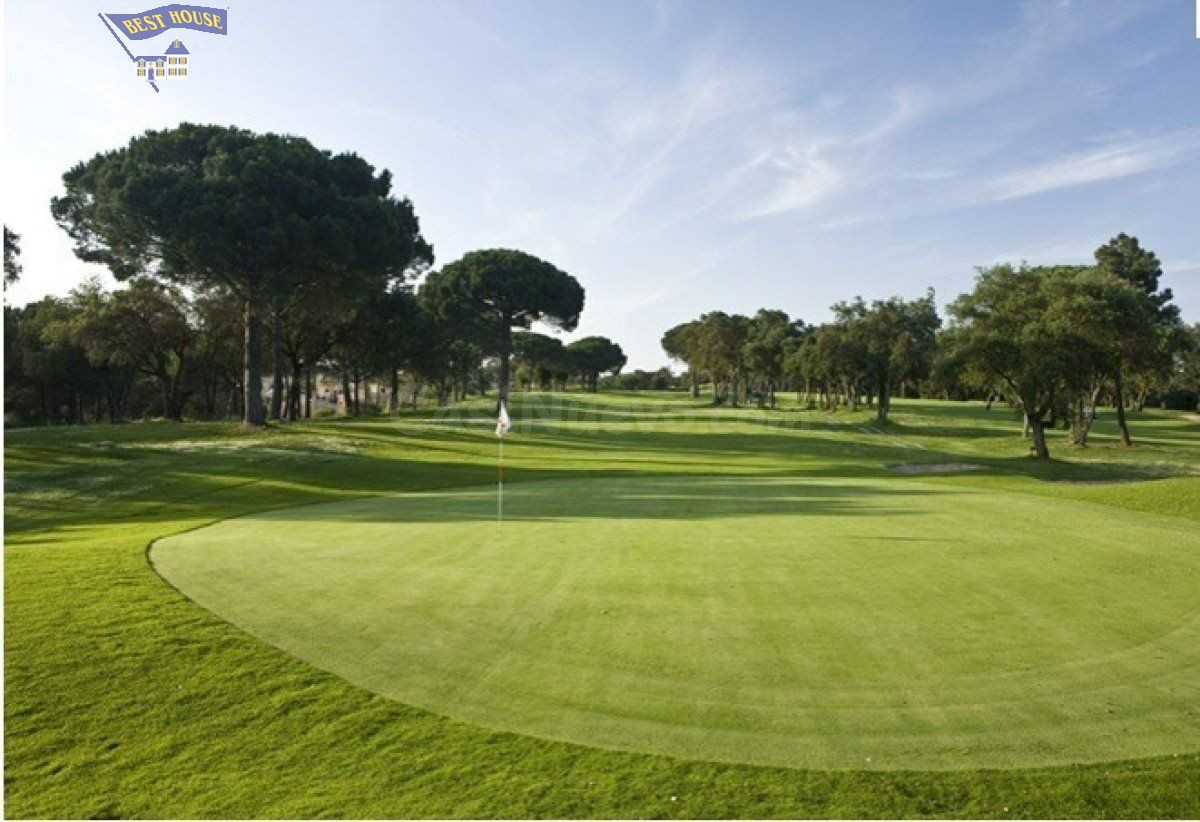 Parcela de 1900 m2 muy cerca del campo de golf de Costa Brava en Santa Cristina d´Aro.