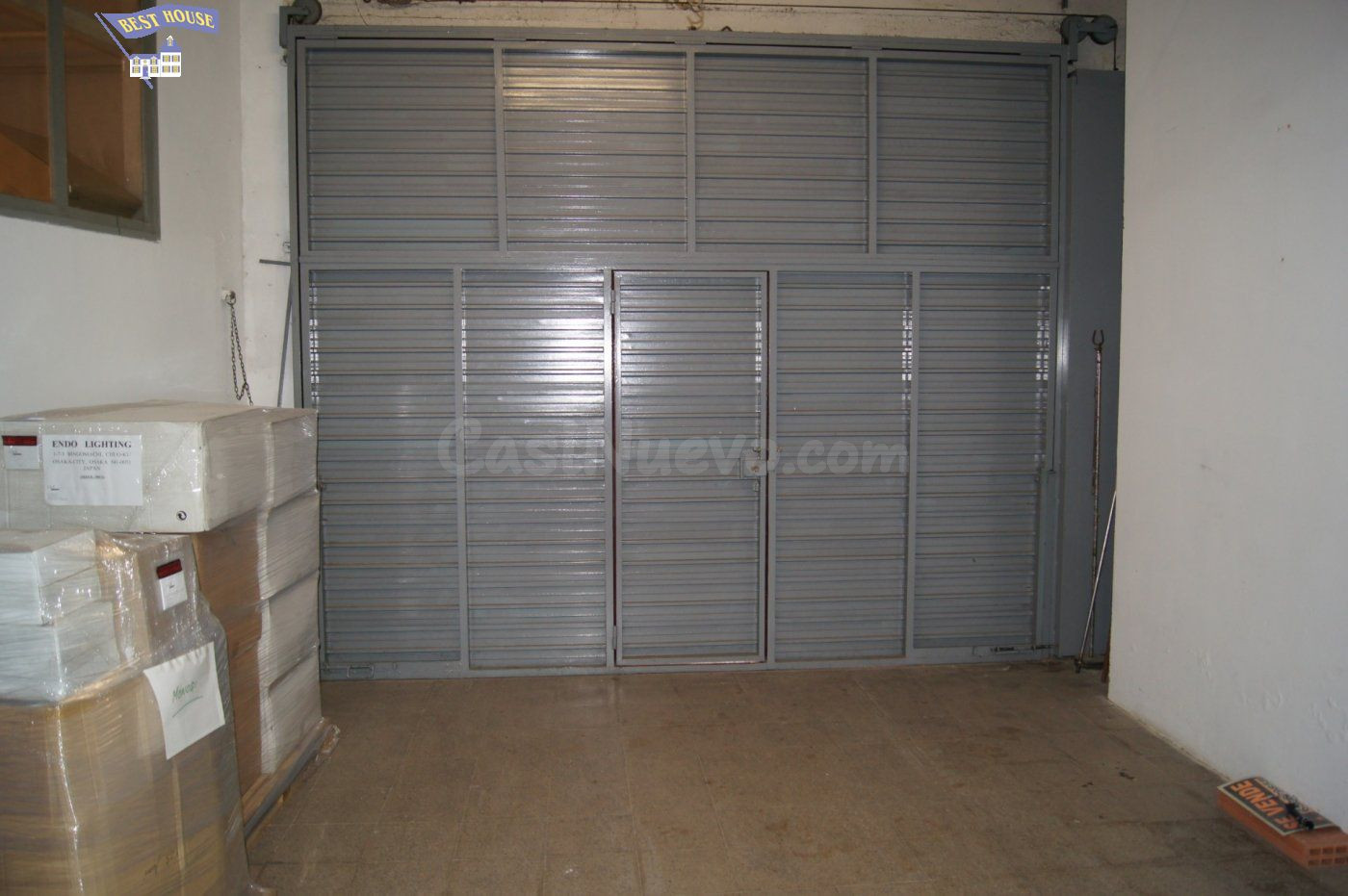 Oportunidad ,Local comercial de 700 m2 posibilidad de hacer 30/35 plazas de parking en Zona Mercado!