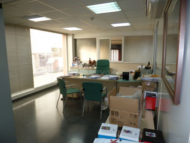 Nave en 3 plantas de 1820m2