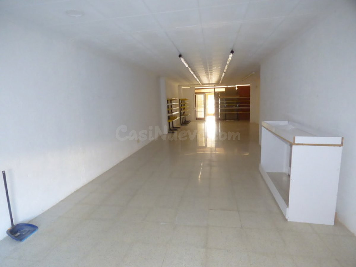 Local en buena zona 9000€ la temporada