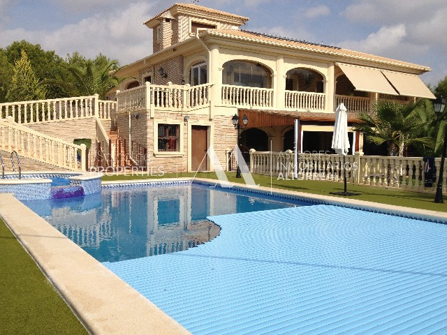CHALET INDEPENDIENTE EN LOS VALIENTES