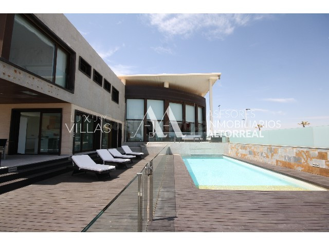 VILLA DE LUJO EN LA MANGA