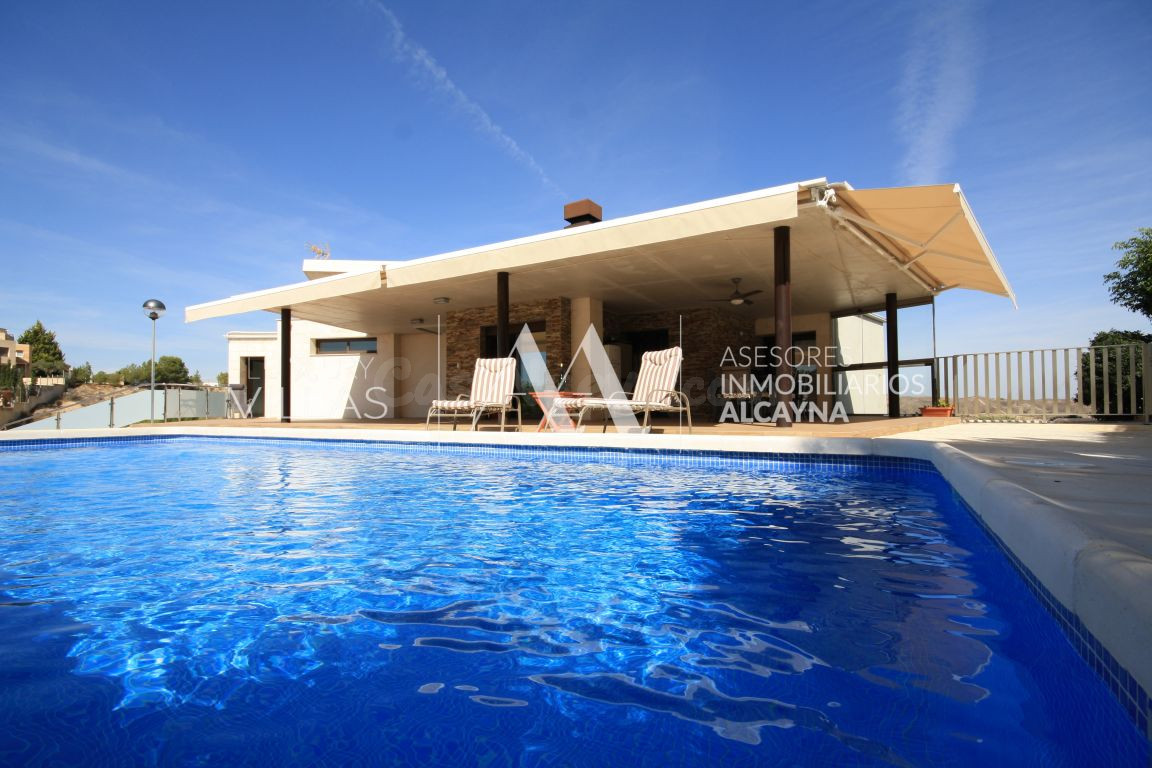 VILLA DE LUJO EN LA ALCAYNA