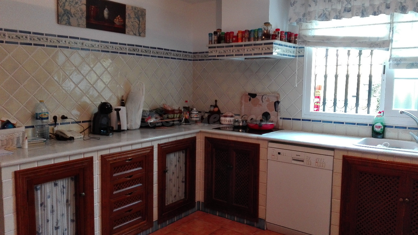 Chalet en venta en Córdoba con 6 hab. y 3 baños Chalet brill - foto 2